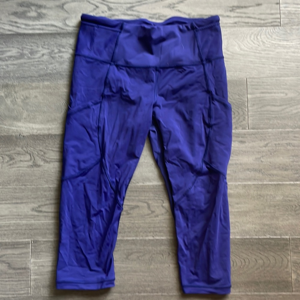 Purple Lululemon Wunder Under leggings, size 8 in excellent condition w/o tags.